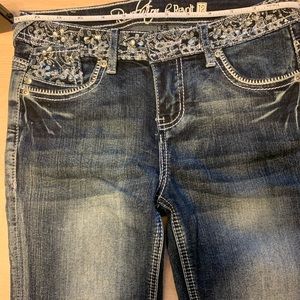 Revolt Capris